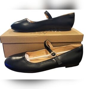 Viapipa Mary Jane Matte Black Shoes with Jeweled Clasp NEW Size 9.5